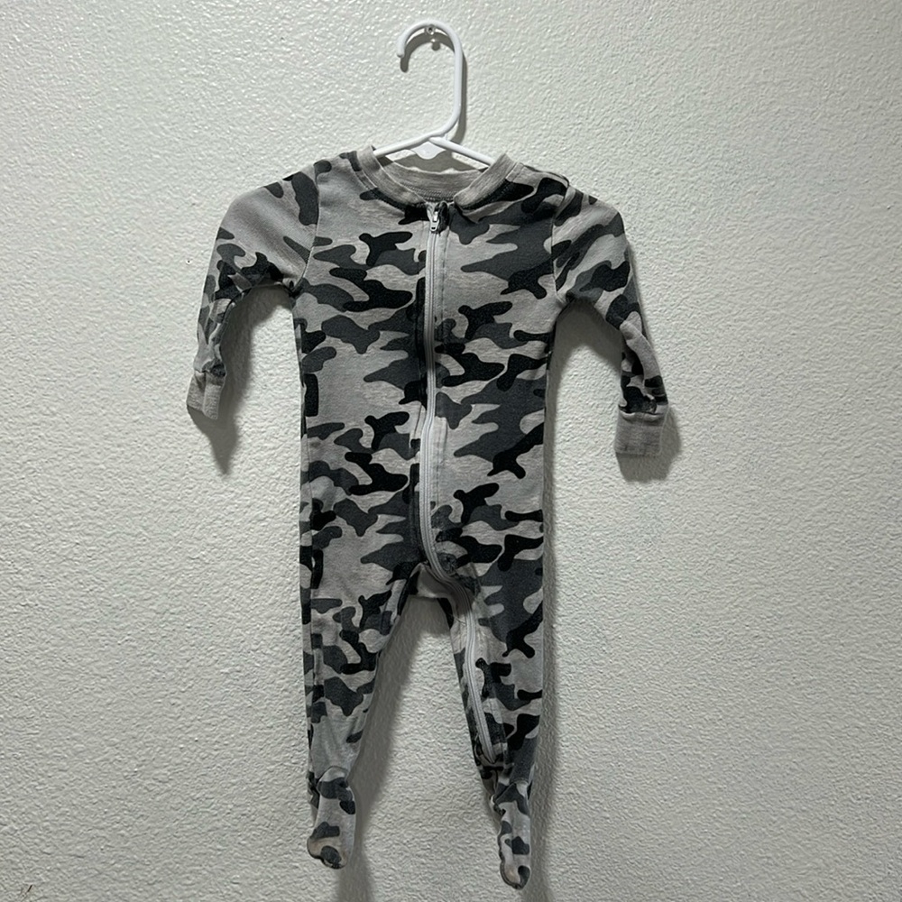 3/$15🦄 Dip Zipper Pajamas